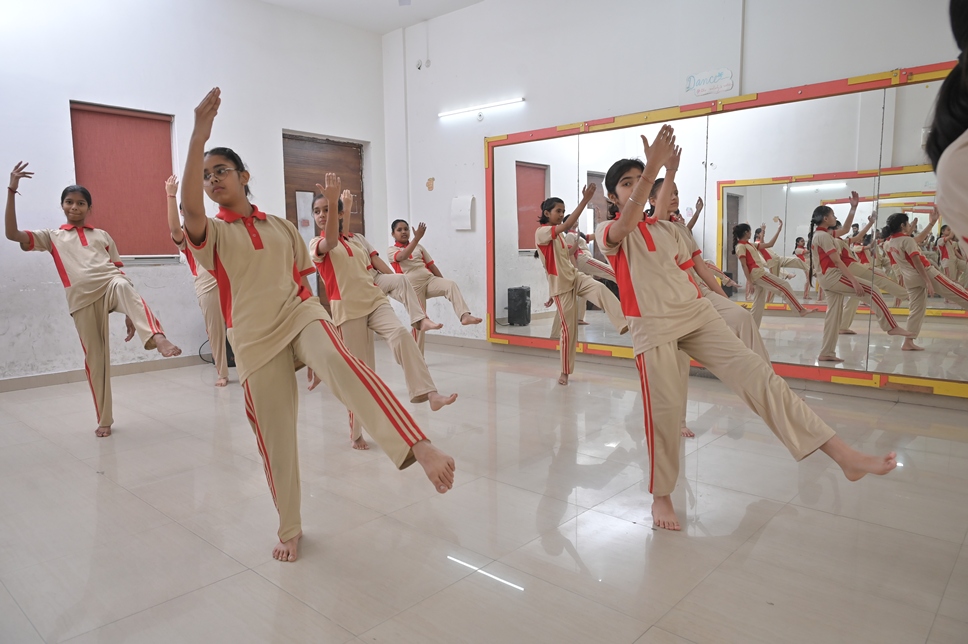 Max Merry School